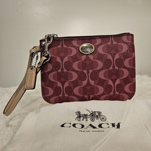 Coach Handbags - Coach Signature Nwot Wristlet in Burgundy